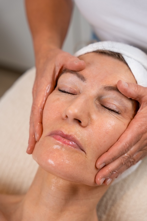 Wij helpen bij acne, pigmentvlekken en rosacea met persoonlijke huidverbetering bij Het Cosmedisch Ambacht.