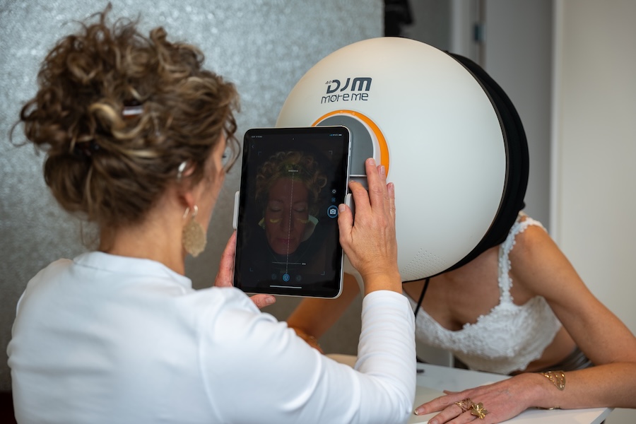 Kom je voor het eerst bij huidinstituut Het Cosmedisch Ambacht in Kampen? Dan starten we met een uitgebreide kennismakingsbehandeling.